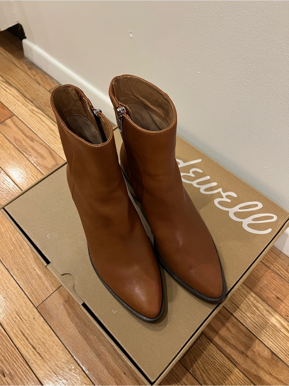 Madewell Pointy - Toe Chelsea Boots Size 6.5